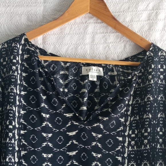 Velvet By Graham & Spencer Print Top - Picture 2 of 3